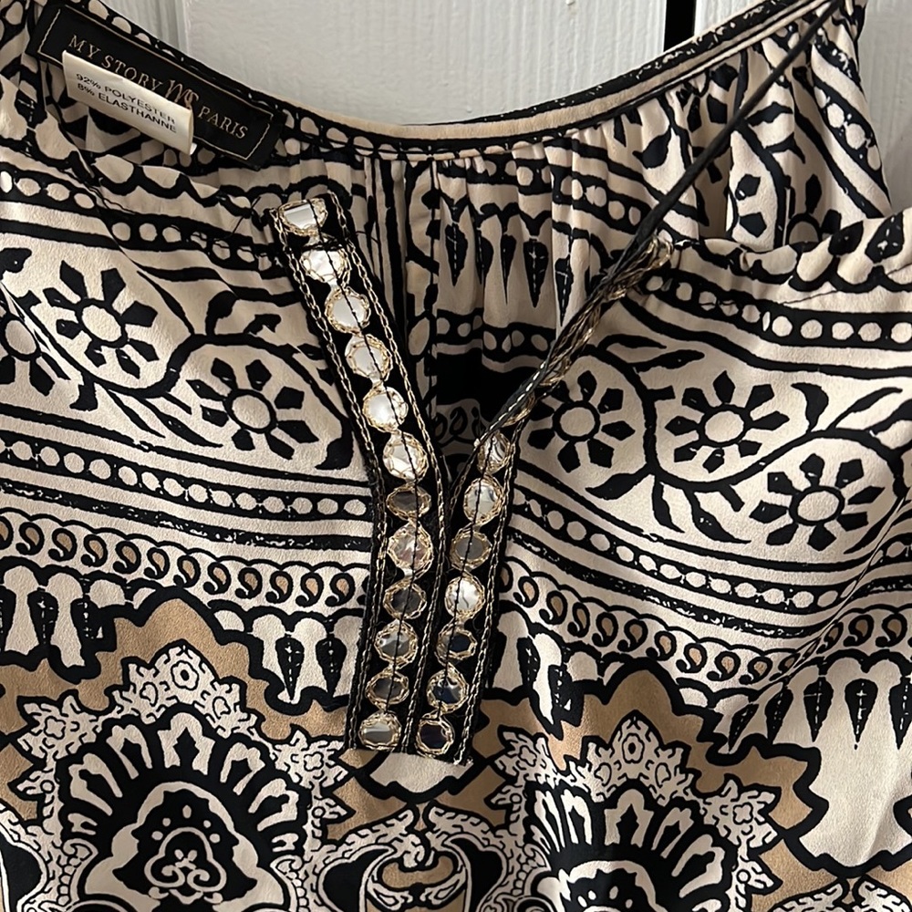 Light And Airy Top With String Shoulders And Flou… - image 2